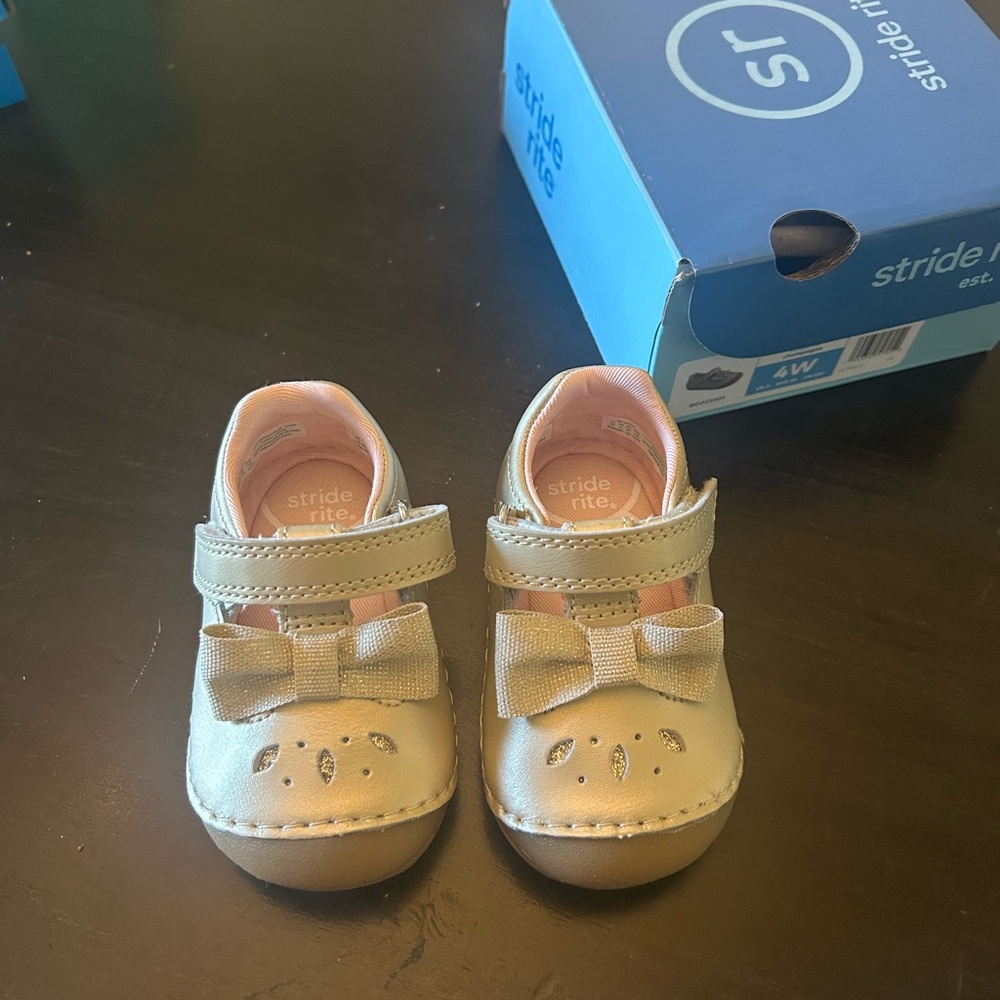 Stride Rite Beige Baby Shoes with Bow